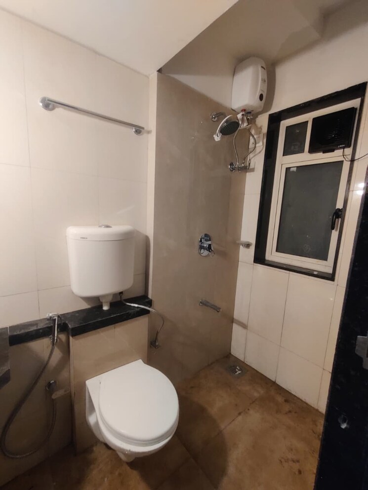 Bathroom, worli 2 Bedroom 560 Sq.Ft. Apartment In Worli Mumbai 9135029