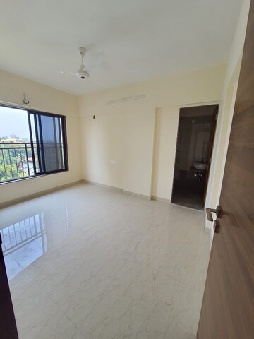 Room in 2 BHK Apartment at Modispaces Valley View, Borivali West – for Rent