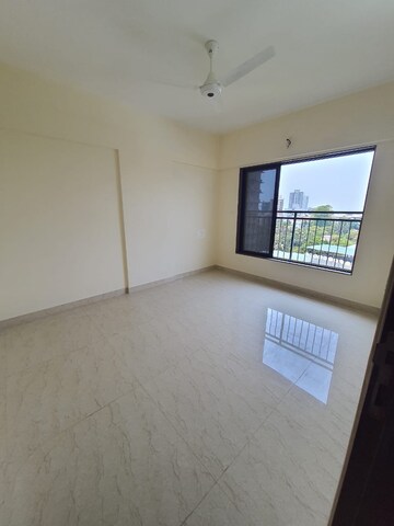 Room in 2 BHK Apartment at Modispaces Valley View, Borivali West – for Rent
