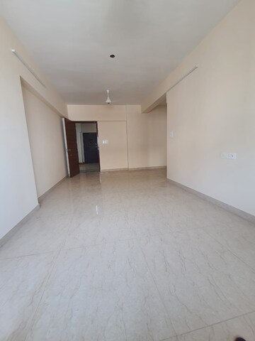 Room in 2 BHK Apartment at Modispaces Valley View, Borivali West – for Rent