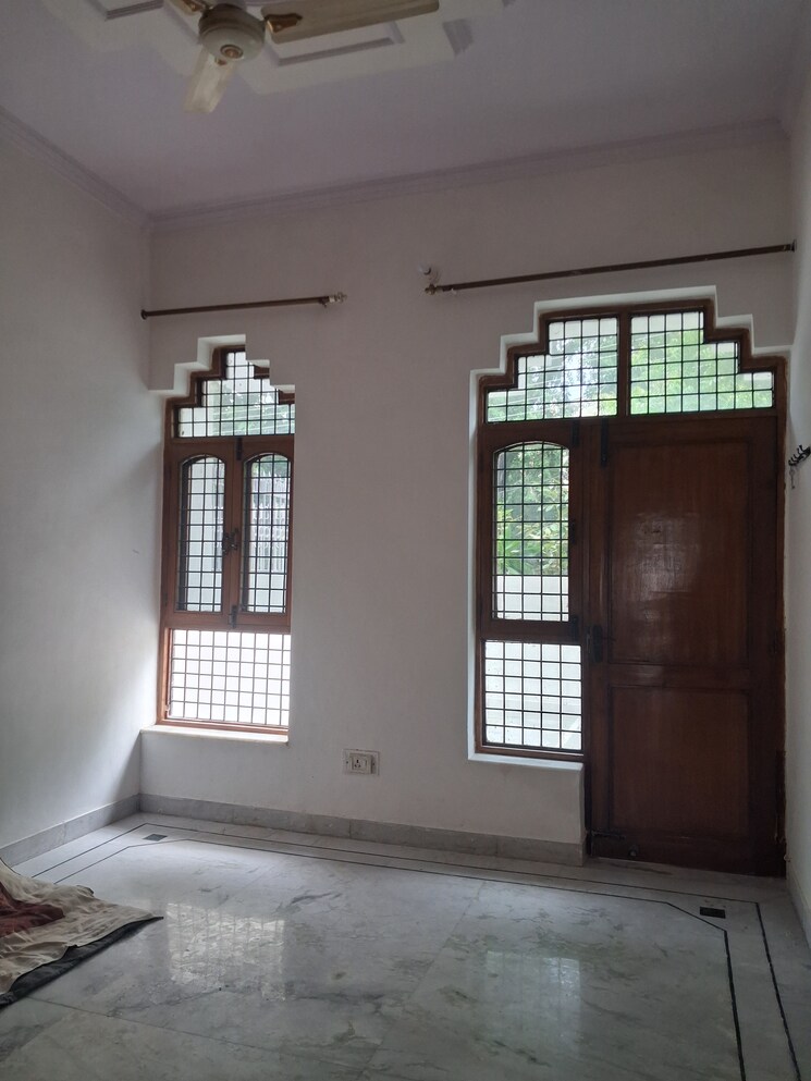 undefined, sector 28 3.5 Bedroom 2250 Sq.Ft. Independent House In Sector 28 Faridabad 9135045