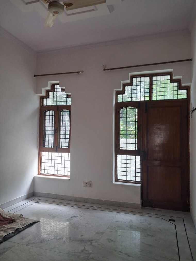 undefined, sector 28 3.5 Bedroom 2250 Sq.Ft. Independent House In Sector 28 Faridabad 9135045