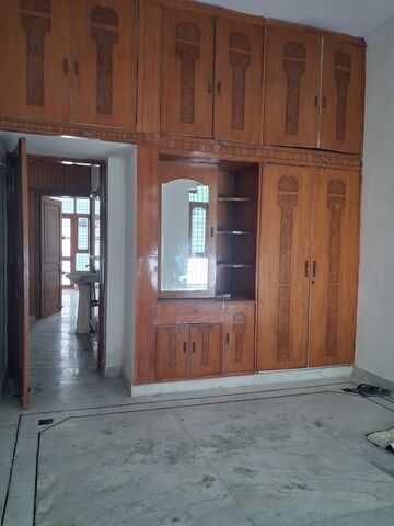 Furnished Amenities in 3.5 BHK Independent House at Sector 28 – for Rent
