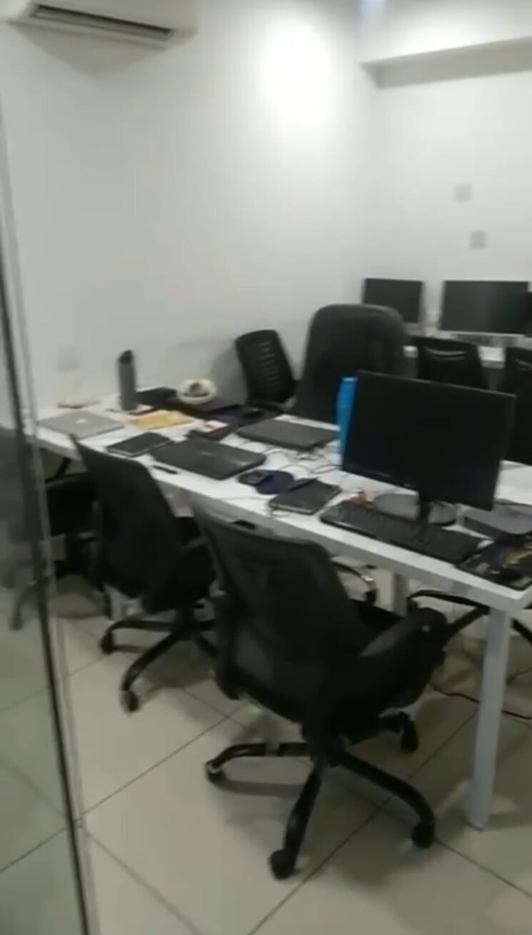 Team Area, shivam-trade-center Commercial Office Space 617 Sq.Ft. In Ambli Ahmedabad 9135025