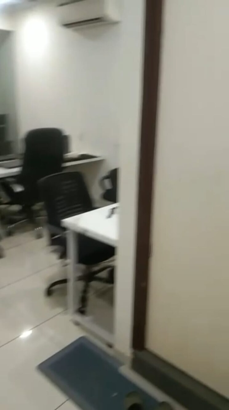 Team Area, shivam-trade-center Commercial Office Space 617 Sq.Ft. In Ambli Ahmedabad 9135025