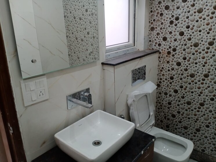 Bathroom, sushant-lok-3 1 Bedroom 160 Sq.Yd. Builder Floor In Sector 57 Gurgaon 9135037