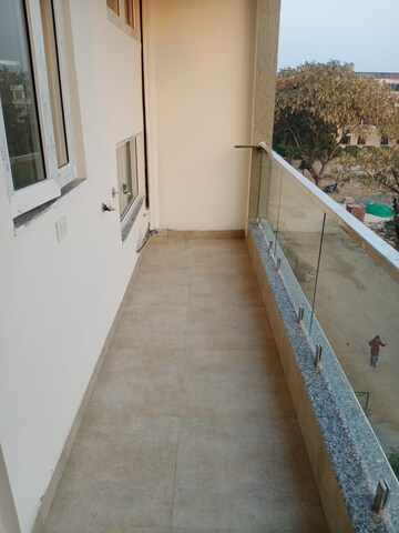 Balcony in 1 BHK Builder Floor at Sushant Lok 3, Sector 57 – for Rent