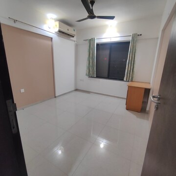 Room in 3 BHK Apartment at Saarrthi Shimmer N Shine, Vadgaon Budruk – for Rent