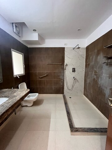 Kitchen in 4 BHK Apartment at DLF The Carlton Estate, Sector 53 – for Rent