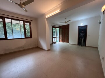 Room in 4 BHK Apartment at DLF The Carlton Estate, Sector 53 – for Rent