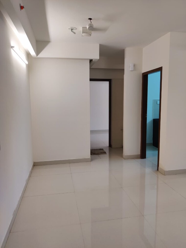 Room, worli naka 2 Bedroom 560 Sq.Ft. Apartment In Worli Naka Mumbai 9135068