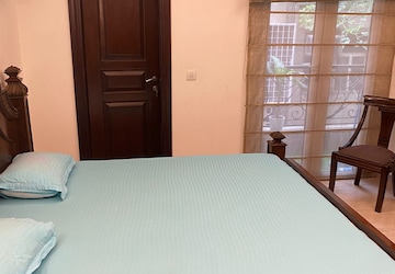 Room in Studio Apartment at Panchsheel Park – for Rent