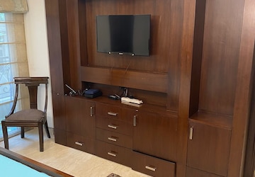 Room in Studio Apartment at Panchsheel Park – for Rent