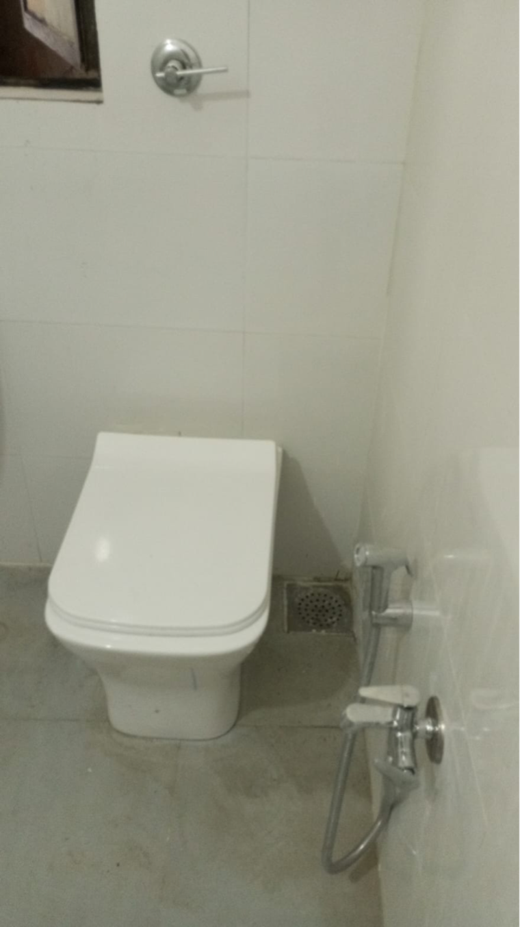 Bathroom, thaltej Commercial Office Space in IT/SEZ 777 Sq.Ft. In Thaltej Ahmedabad 9135105