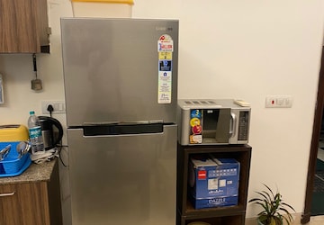 Furnished Amenities in Studio Apartment at Panchsheel Park – for Rent