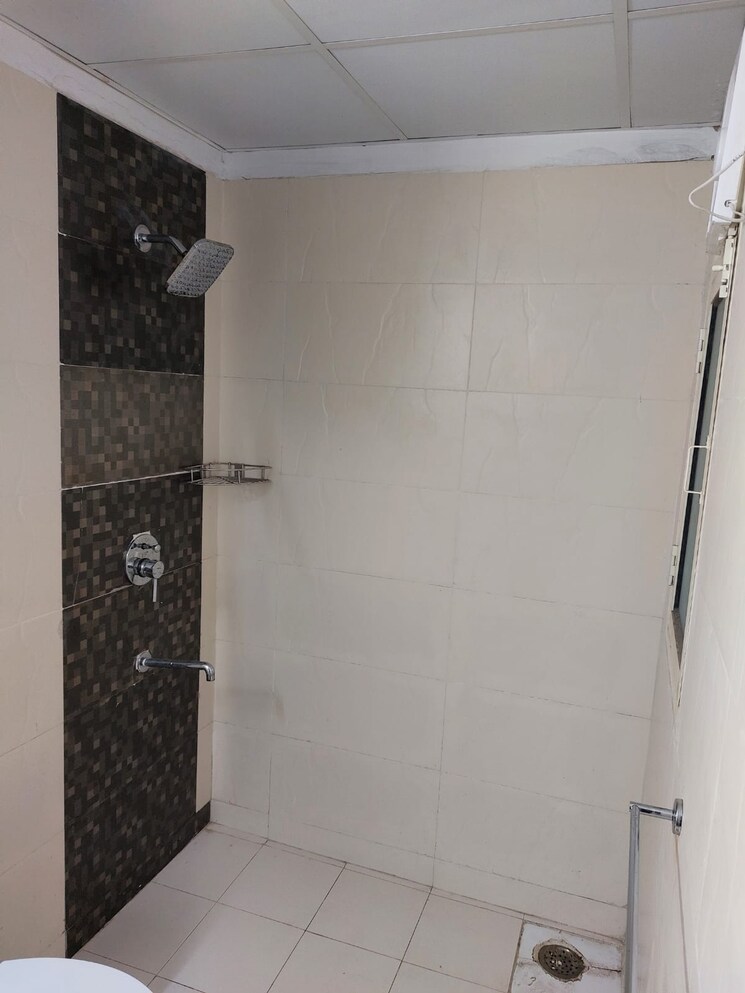 Bathroom, amrapali-sapphire 4 Bedroom 3075 Sq.Ft. Apartment In Sector 45 Noida 9135176