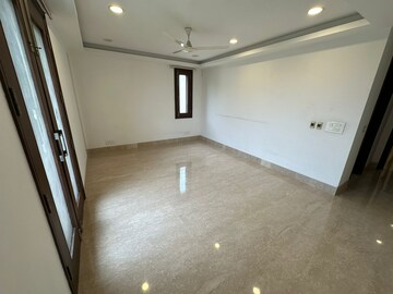 Room in 4 BHK Builder Floor at Panchsheel Park – for Rent