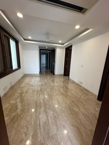 Room in 4 BHK Builder Floor at Panchsheel Park – for Rent