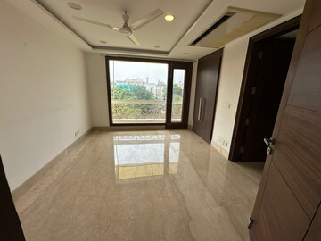 Room in 4 BHK Builder Floor at Panchsheel Park – for Rent