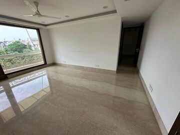 Room in 4 BHK Builder Floor at Panchsheel Park – for Rent