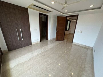 Room in 4 BHK Builder Floor at Panchsheel Park – for Rent