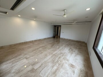 Room in 4 BHK Builder Floor at Panchsheel Park – for Rent