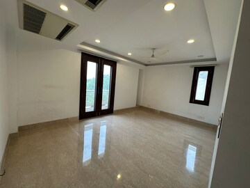 Room in 4 BHK Builder Floor at Panchsheel Park – for Rent