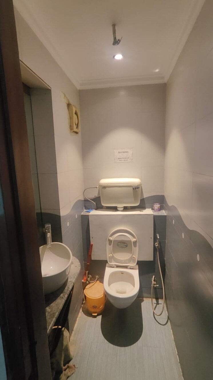Washroom, dlf-galleria-tower Commercial Office Space 500 Sq.Ft. In Sector 28 Gurgaon 9135305