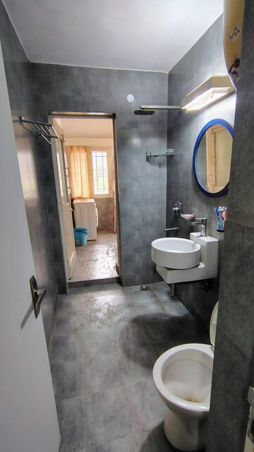Master Bedroom in 3.5 BHK Builder Floor at Rwa Jalvayu Vihar Noida, Sector 25 – for Rent