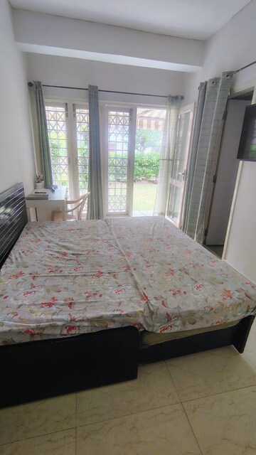 Bedroom in 3.5 BHK Builder Floor at Rwa Jalvayu Vihar Noida, Sector 25 – for Rent