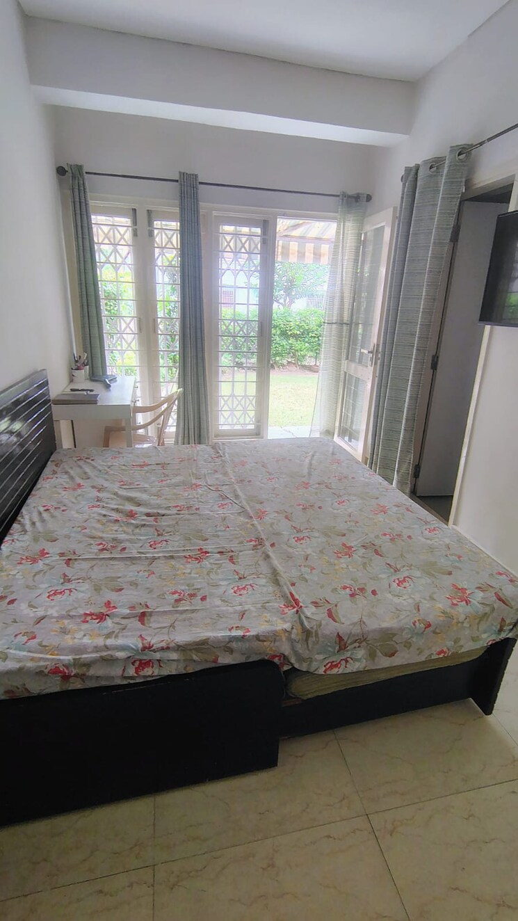 Bedroom, rwa-jalvayu-vihar-noida 3.5 Bedroom 1800 Sq.Ft. Builder Floor In Sector 25 Noida 9135312