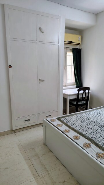 Balcony in 3.5 BHK Builder Floor at Rwa Jalvayu Vihar Noida, Sector 25 – for Rent
