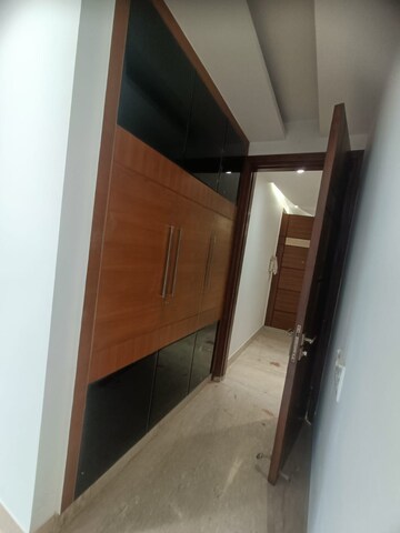 Furnished Amenities in 4 BHK Builder Floor at Greater Kailash I – for Rent