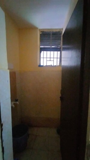 Room in 1.5 BHK Apartment at Sector 10 Greater Noida – for Sale