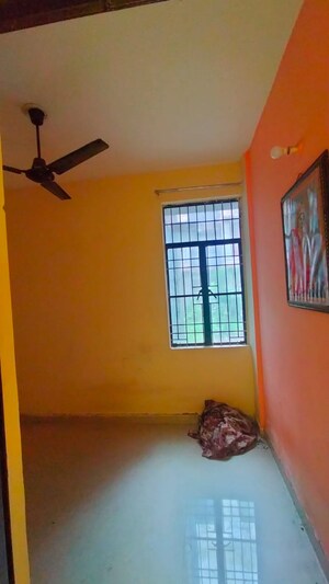 Room in 1.5 BHK Apartment at Sector 10 Greater Noida – for Sale