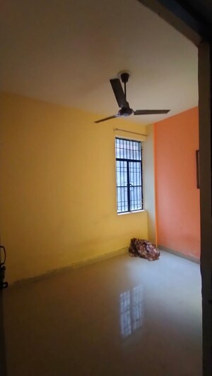 Room in 1.5 BHK Apartment at Sector 10 Greater Noida – for Sale