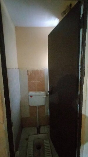 Bathroom in 1.5 BHK Apartment at Sector 10 Greater Noida – for Sale