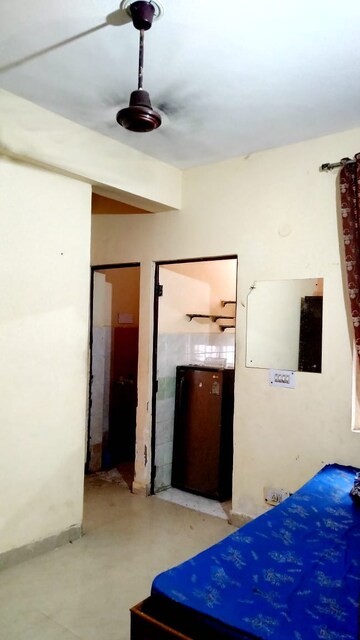 Furnished Amenities in 1.5 BHK Apartment at Sector 10 Greater Noida – for Sale