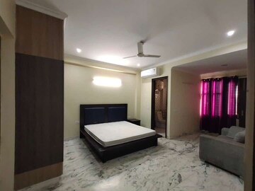 Living Room in 3 BHK Builder Floor at Sector 43 – for Rent