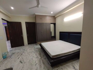 Bedroom in 3 BHK Builder Floor at Sector 43 – for Rent