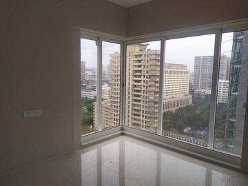 Room in 3 BHK Apartment at Kabra Metro One, Andheri West – for Rent