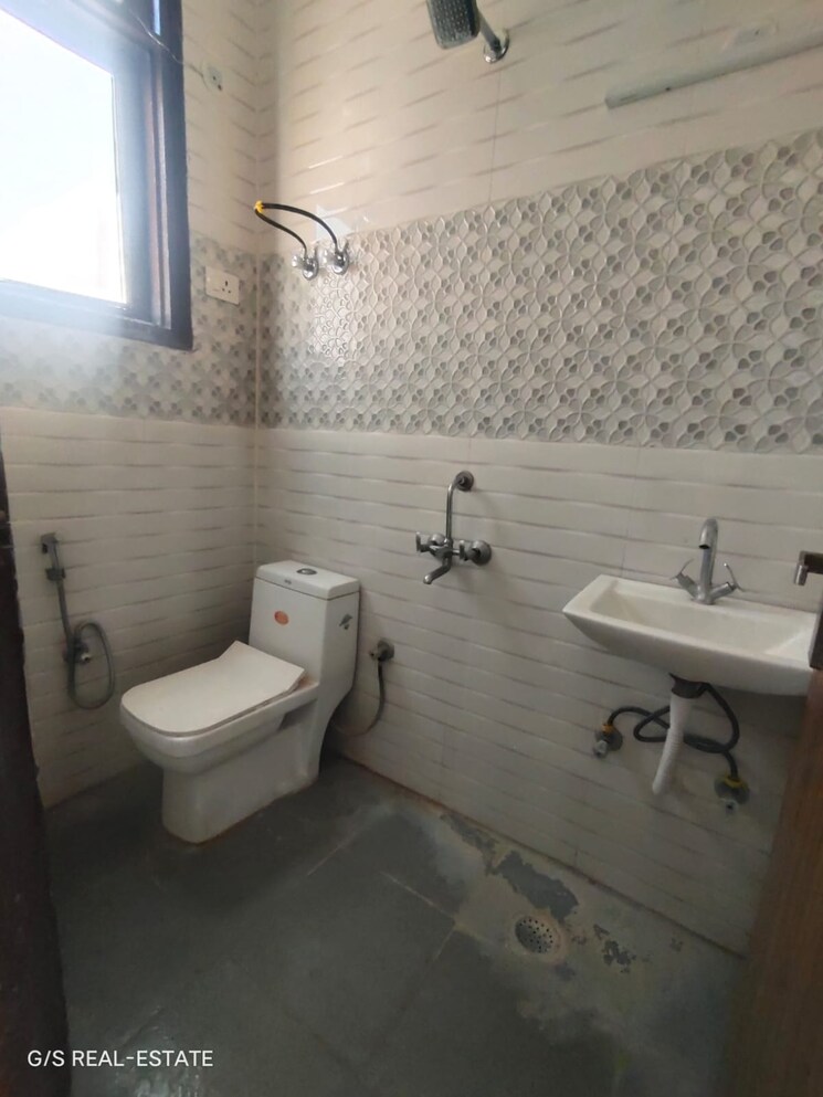 Bathroom, chattarpur 1 Bedroom 450 Sq.Ft. Builder Floor In Chattarpur Delhi 9135383