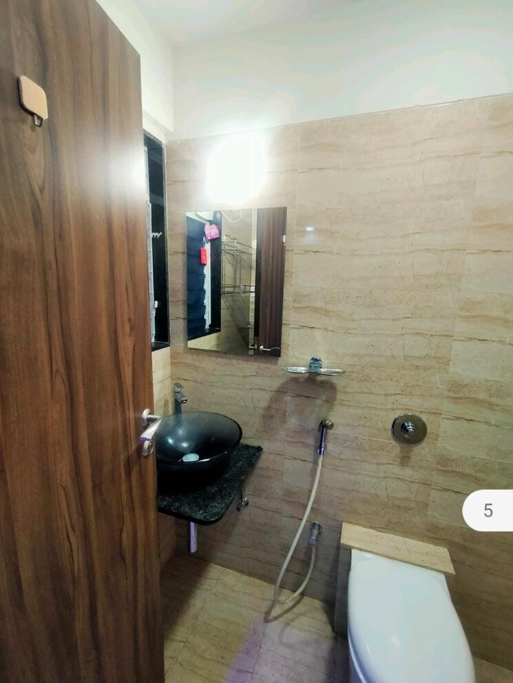 Bathroom, dn nagar 2 Bedroom 945 Sq.Ft. Apartment In Dn Nagar Mumbai 9135380