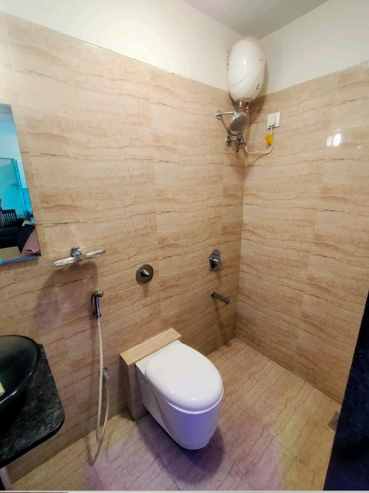 Bathroom, dn nagar 2 Bedroom 945 Sq.Ft. Apartment In Dn Nagar Mumbai 9135380