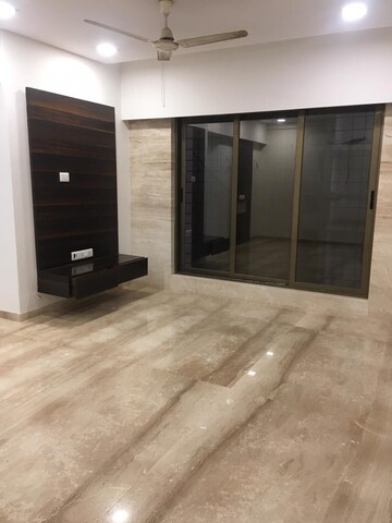 Room in 2 BHK Apartment at Andheri West – for Rent