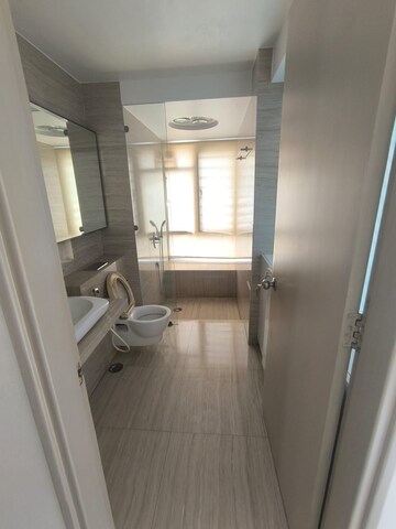 Washroom in 3.5 BHK Apartment at Imperial Heights Goregaon West, Goregaon West – for Rent