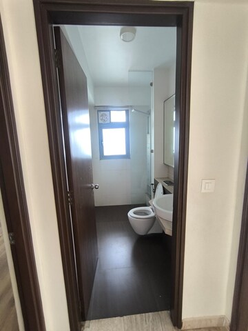 Bathroom in 3.5 BHK Apartment at Imperial Heights Goregaon West, Goregaon West – for Rent