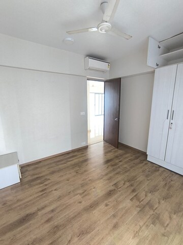 Room in 3.5 BHK Apartment at Imperial Heights Goregaon West, Goregaon West – for Rent