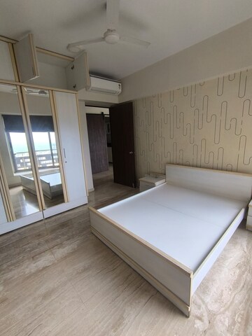 Room in 3.5 BHK Apartment at Imperial Heights Goregaon West, Goregaon West – for Rent