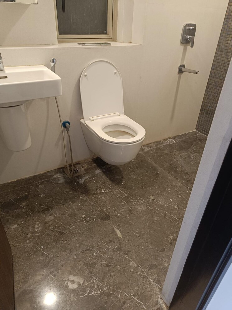 Bathroom, lodha-world-one 2 Bedroom 980 Sq.Ft. Apartment In Worli Mumbai 9135479